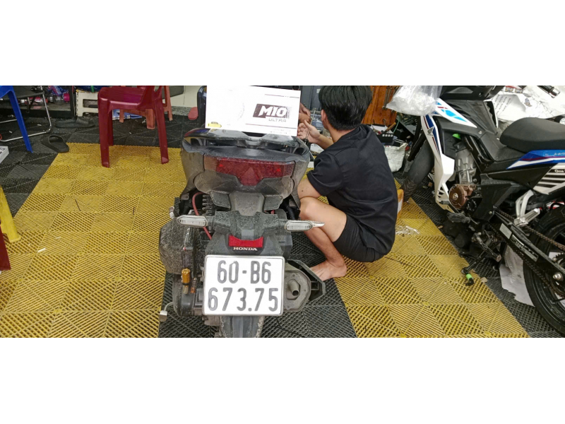Độ đèn nâng cấp ánh sáng Titan M10 Ultra V2 cho xe Vario